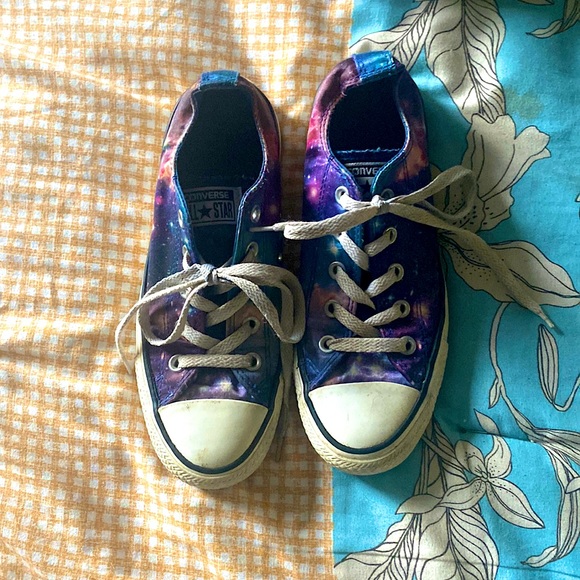 low top galaxy converse